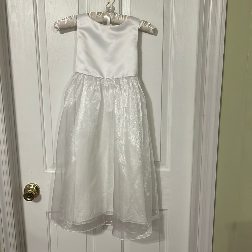 Kids Dream Childs dress, flower girl, fancy, miniature bride. Size 5-6.
